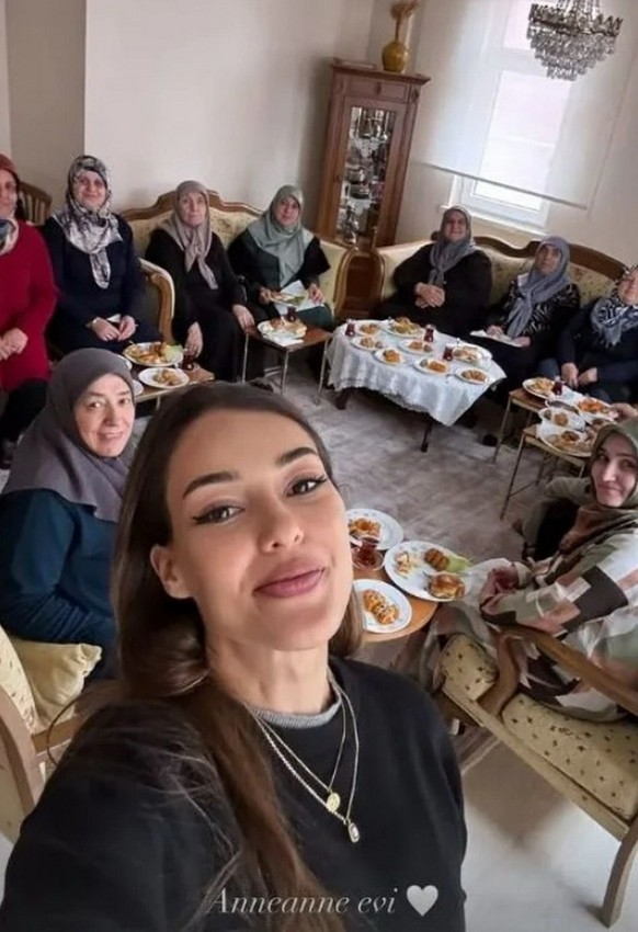 Dilan Çiçek Deniz'den anneanne evinde altın günü hatırası - Resim: 4