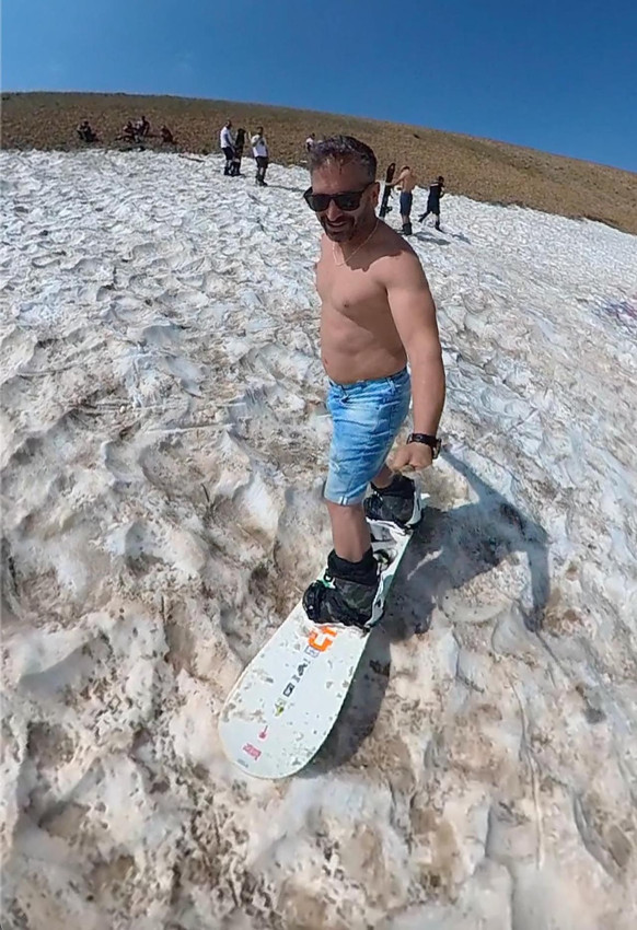 3 bin 200 rakımda kayak ve yüzme keyfi bir arada! - Resim: 1