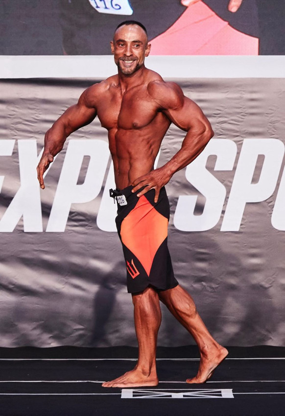 Kilo almak için başlamıştı, sadece 6 ayda 2 kez podyuma çıktı! - Resim: 4