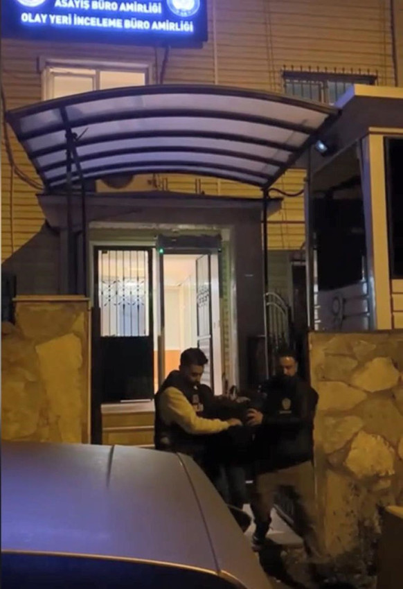 Altın hırsızı tanıdık çıktı: Evden çalıp harcadı, berberde yakalandı - Resim: 4