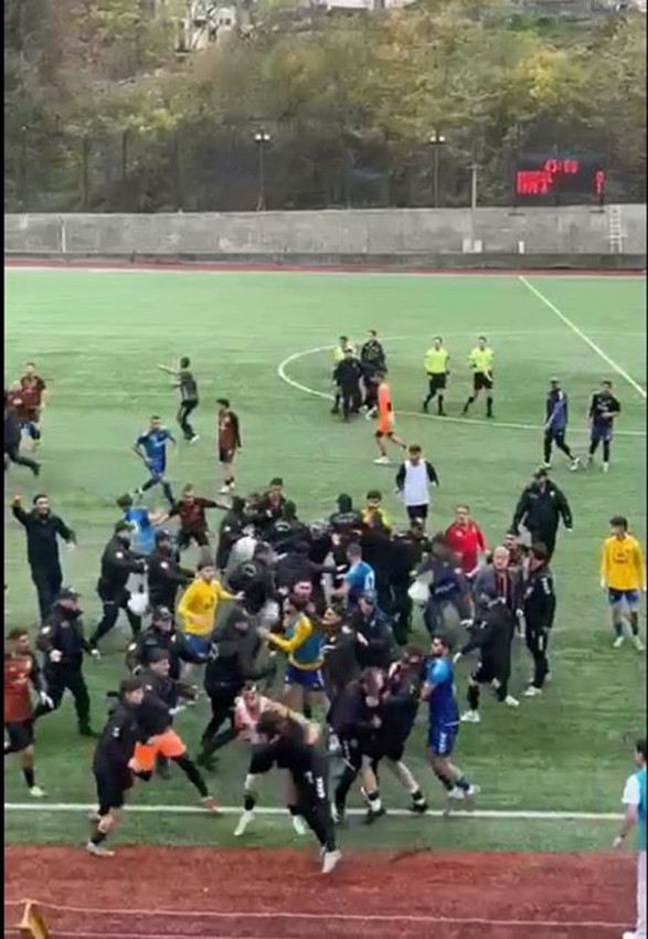 24 kırmızı kartın çıktığı amatör maçta kıyamet koptu - Resim: 4