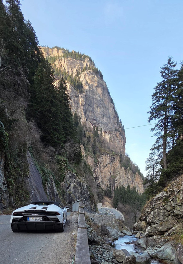 Gurbetçi vatandaş memleketi Karadeniz'e Lamborghini ile dönüp komşularını şaşırttı - Resim: 4
