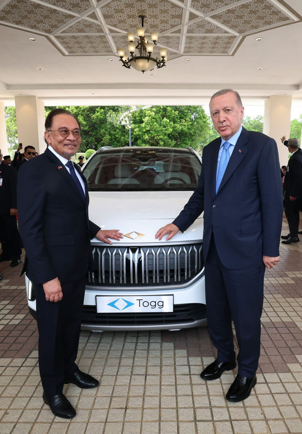 Cumhurbaşkanı Erdoğan, Malezya Başbakanı'na da Togg hediye etti - Resim: 2