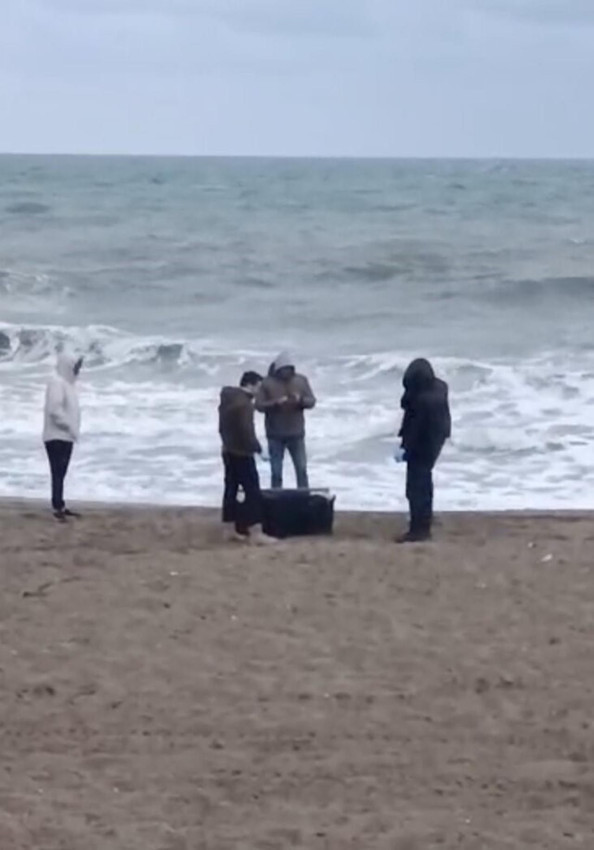 Sakarya’da kıyıya vuran çantadan kirli bir servet çıktı! - Resim: 2