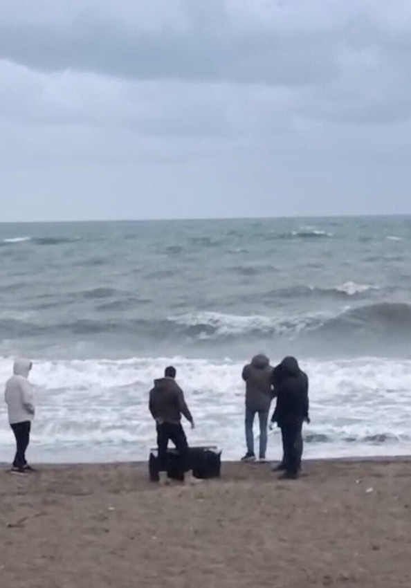 Sakarya’da kıyıya vuran çantadan kirli bir servet çıktı! - Resim: 3