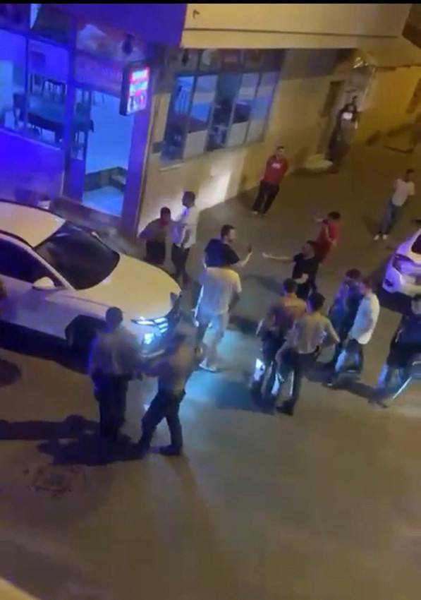 Firari hükümlüyü kaçırmak için otomobilleriyle polislere çarptılar - Resim: 3