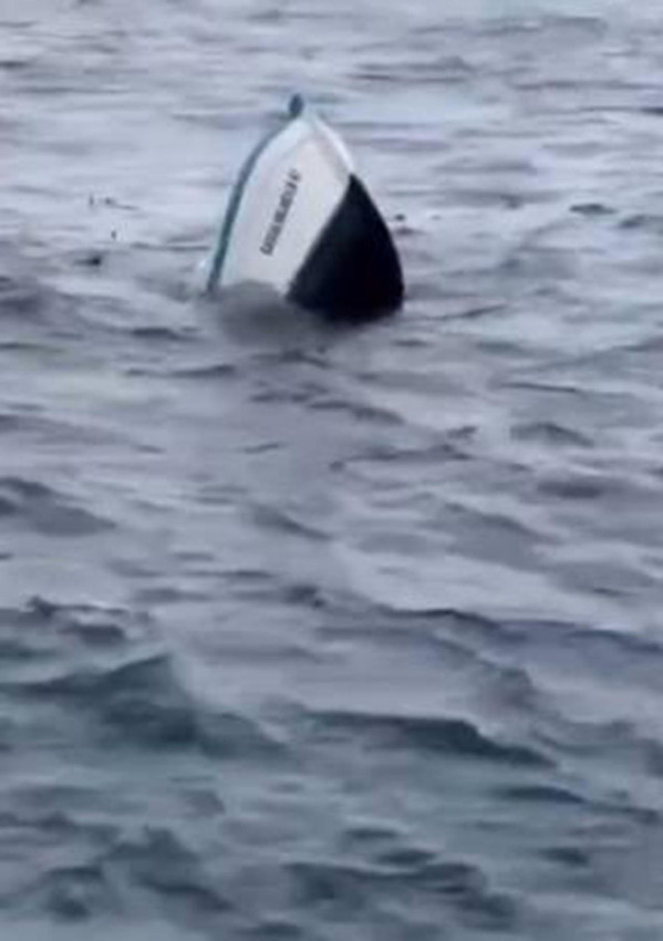 Karaköy açıklarında yürekleri ağza getiren kaza: Balıkçı denize düştü - Resim: 3