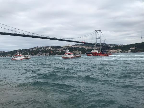 İstanbul Boğazı'nda saygı geçişi - Resim: 4