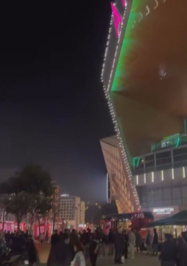 İstanbul'un dev AVM'sinde yangın paniği! Müşteriler tahliye edildi, panik anı kamerada! - Resim: 3