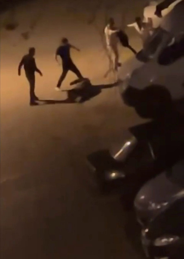 Sokak ortasında dehşet kamerada: Şehir eşkıyalarından öldüresiye dayak - Resim: 4