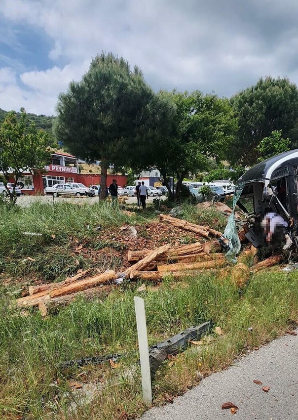 Çanakkale'de feci kaza: Çok sayıda ölü ve yaralı var - Resim: 3