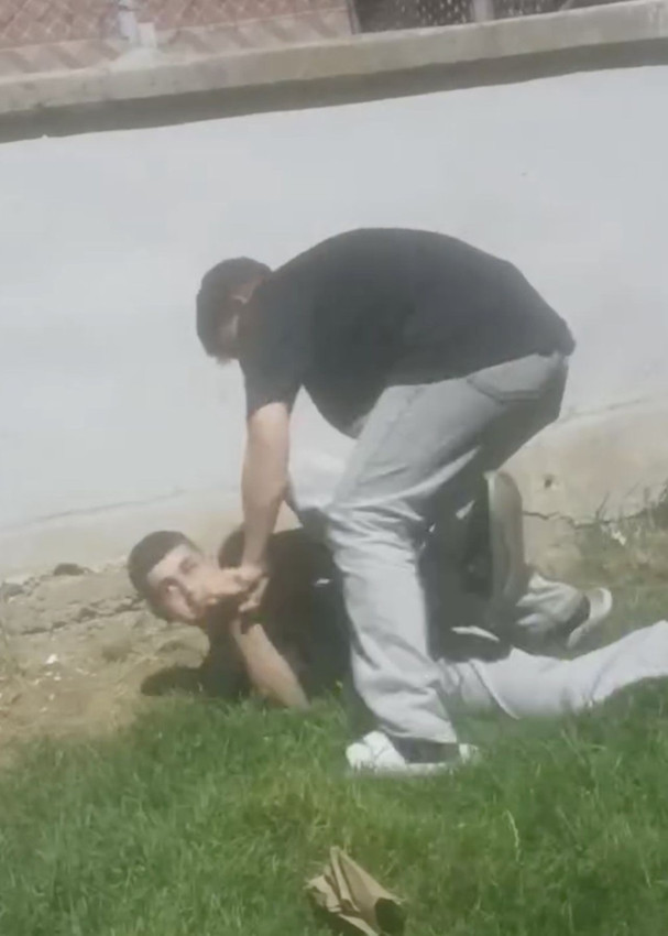 İstanbul'da çocuk parkında güpe gündüz akran zorbalığı! - Resim: 2