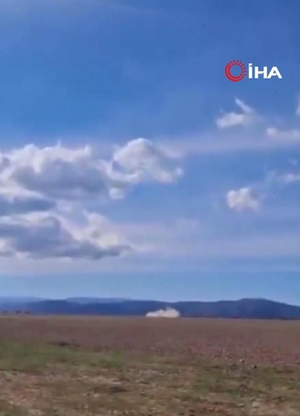 Nakliye uçağından bırakılan zırhlı araç hurdaya döndü - Resim: 4