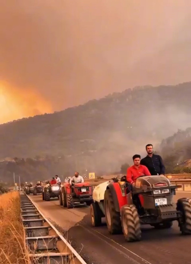 Orman yangınlarıyla mücadelede alevlerin üzerine cepheye gider gibi gittiler - Resim: 1