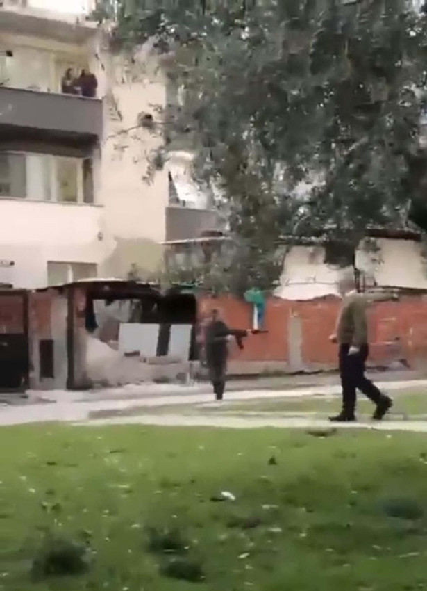 İki ailenin tüfekli, bıçaklı kavgası mahalleyi karıştırdı - Resim: 2