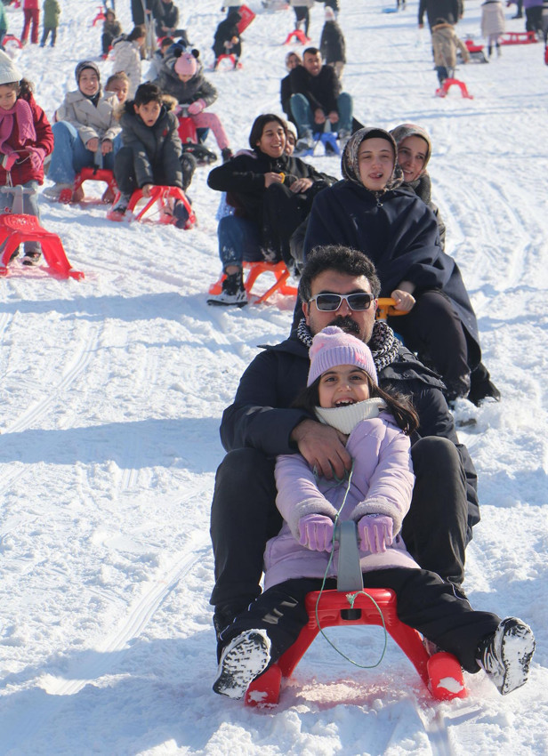 Sömestir tatilinin son günlerinde Türkiye'nin beyaz cennetindeki kalabalık objektiflere sığmadı - Resim: 2