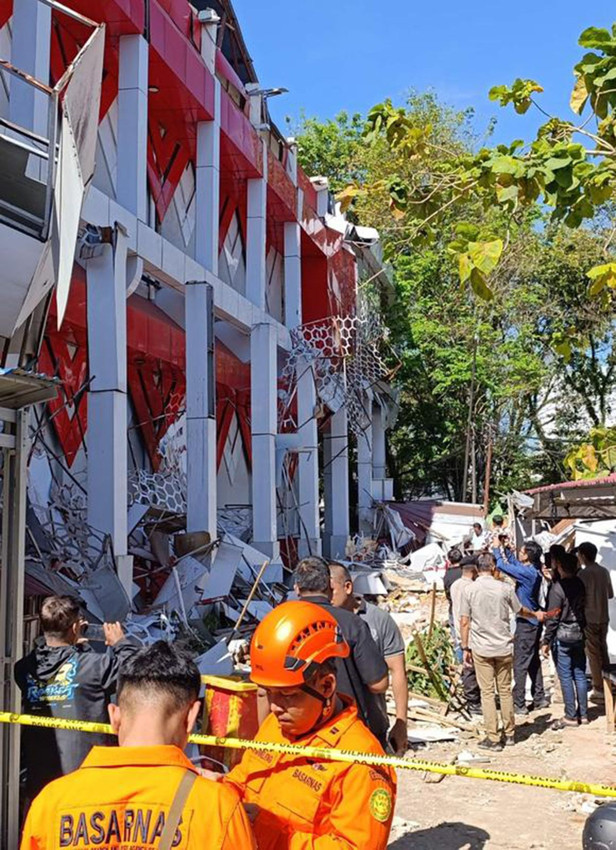 Endonezya'da 7.4 büyüklüğünde deprem: Tsunami dalgaları kıyıları dövdü! - Resim: 4