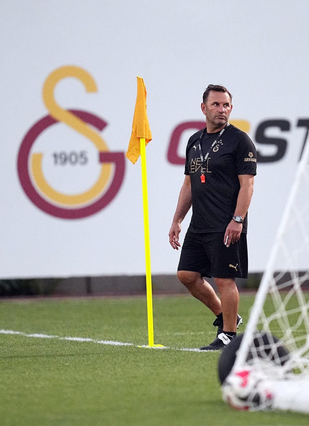 Galatasaray'da yaprak dökümü: 5 futbolcu ile yollar ayrılıyor - Resim: 4