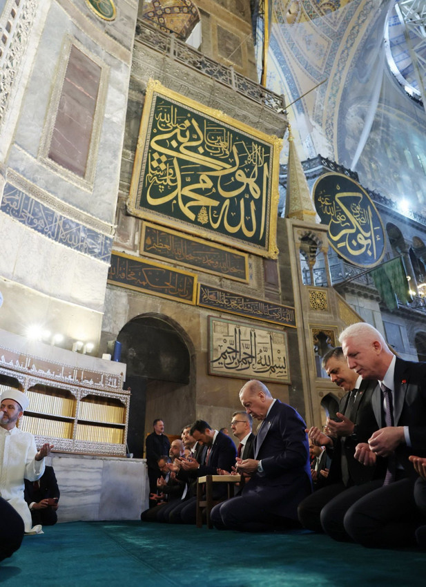 Erdoğan, Ayasofya çıkışı ''ben yemiyorum'' deyip gazetecilere ikram etti - Resim: 4