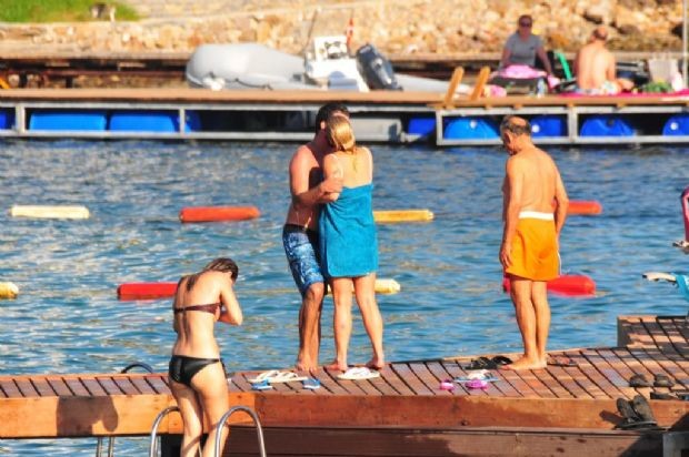 Düğüne 2 ay kala eski sevgilisiyle! - Resim: 1