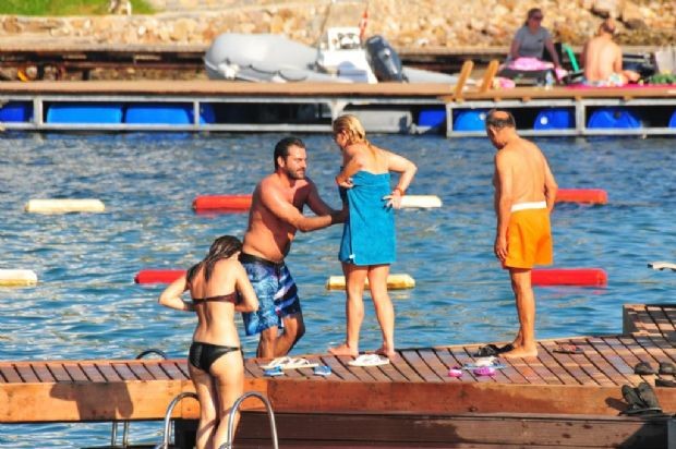 Düğüne 2 ay kala eski sevgilisiyle! - Resim: 2