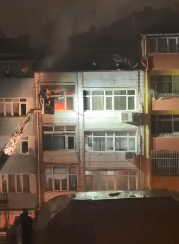 ''Son kez konuşalım" diye çağırmış... İstanbul'da vahşet: Eşini öldürüp, evi ateşe verdi! - Resim: 2