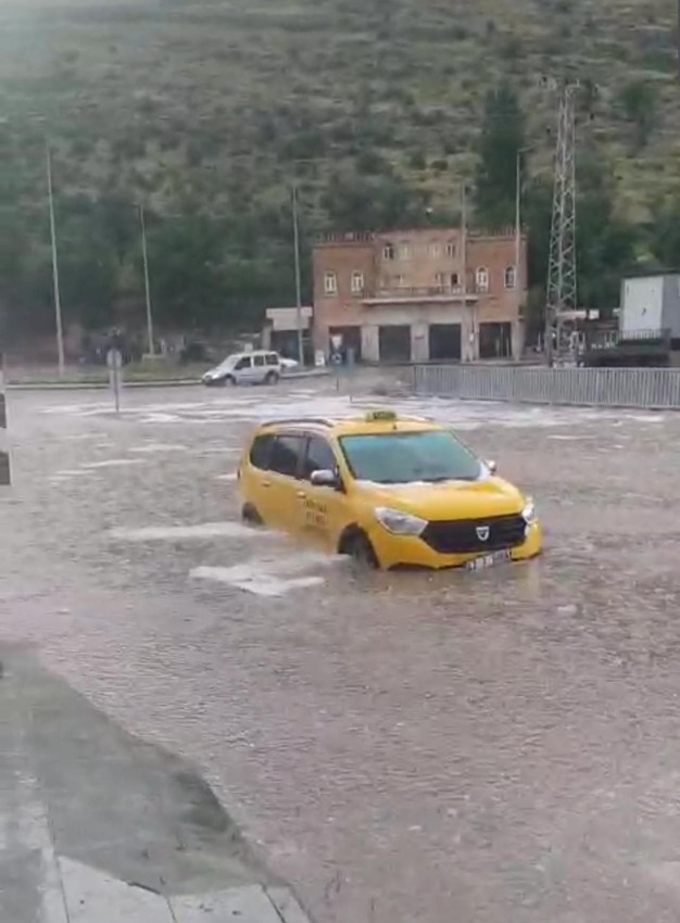 Mardin'de sağanak hayatı felç etti - Resim: 3