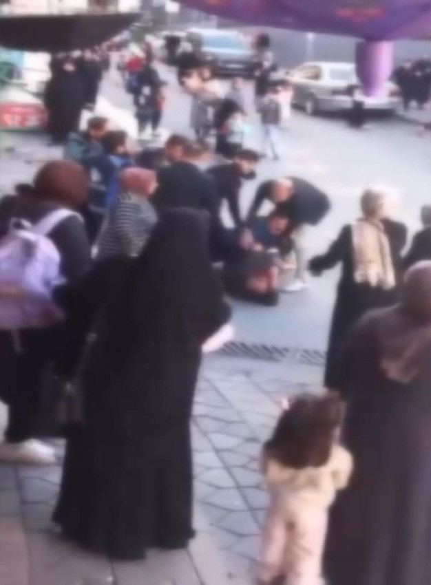 İstanbul'da mide bulandıran olay! Çocuğa taciz iddiasıyla meydan dayağı attılar - Resim: 2
