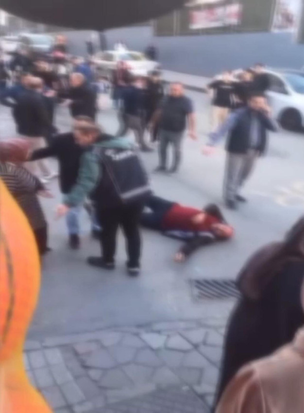 İstanbul'da mide bulandıran olay! Çocuğa taciz iddiasıyla meydan dayağı attılar - Resim: 3