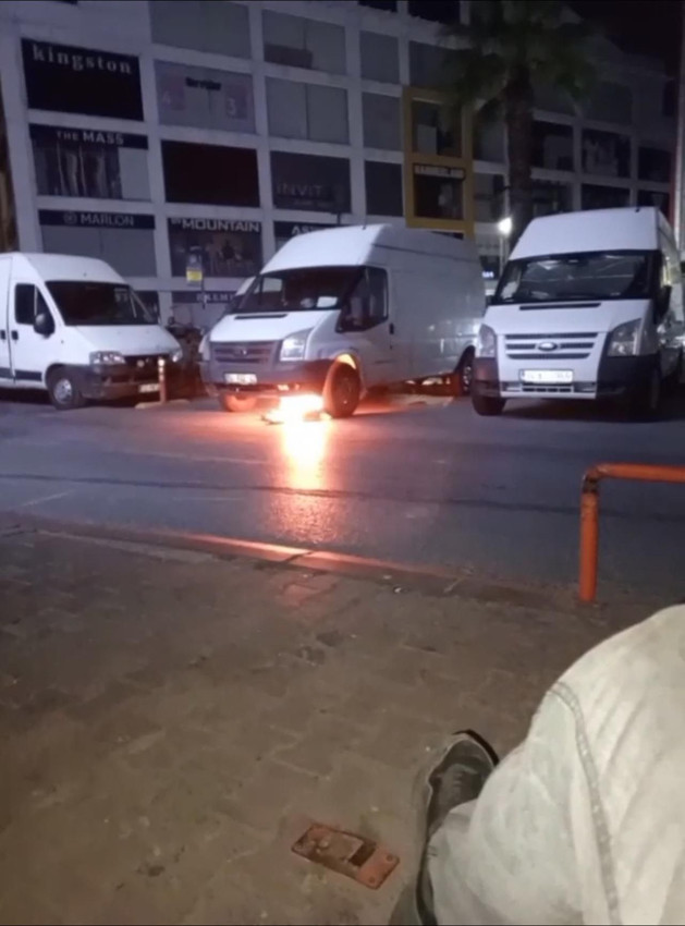 İstanbul'da geceyarısı ''alacaklı'' dehşeti: Tüm araçları yakıp videoya kaydetti - Resim: 1