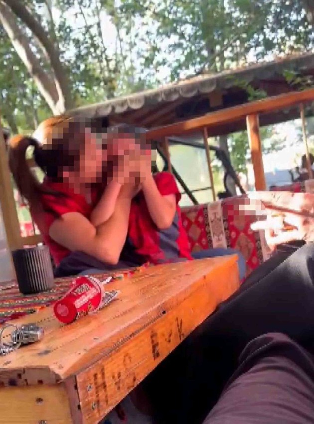 Bu nasıl anne ? Susturamadığı çocuğuna yaptıkları infial yarattı - Resim: 3