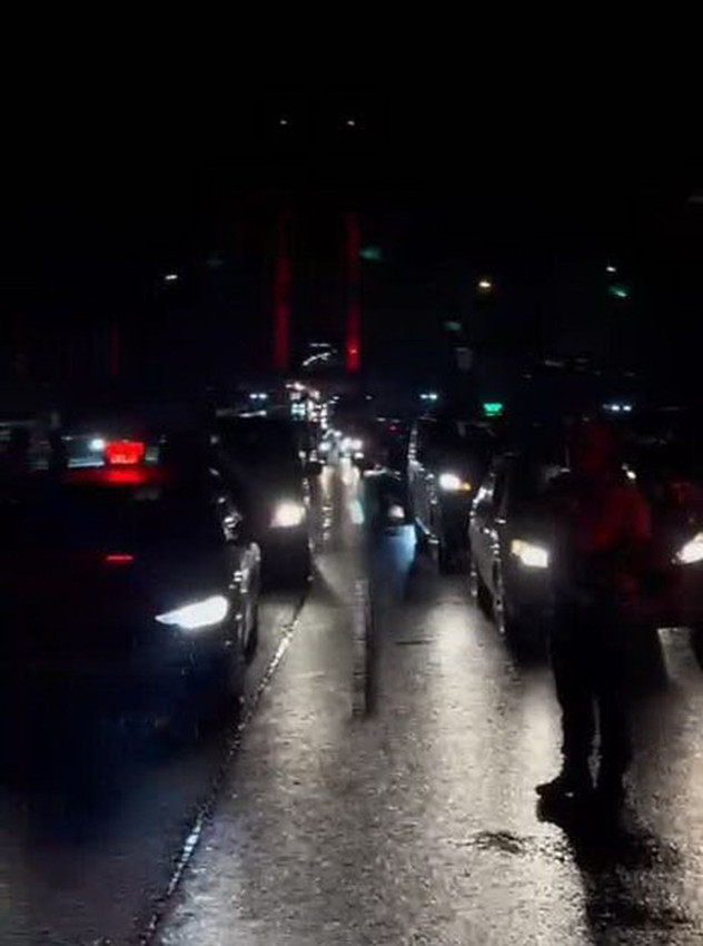 15 Temmuz Şehitler Köprüsü'nde otomobil alev alev yandı - Resim: 3