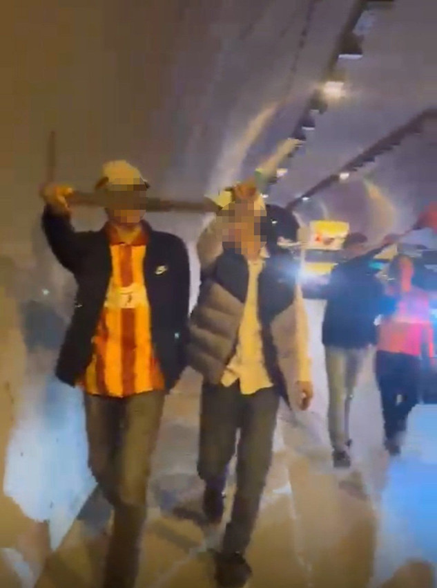 Eli döner bıçaklı şampiyonluk kutlaması rezaleti - Resim: 1