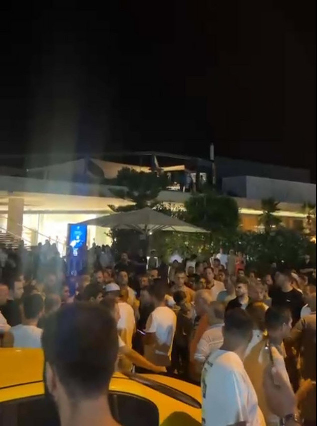 Bodrum'da taksicilerle VIP'çiler birbirine girdi: Taksiciler yolu trafiğe kapattı! - Resim: 2
