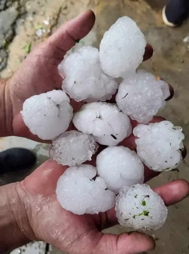 Bir ilimizde ceviz büyüklüğünde dolu yağdı, gören gözlerine inanamadı! - Resim: 2