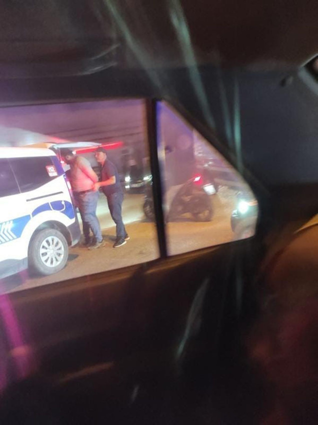 Ailesini darp etti, ''dur'' ihtarına uymadı, araçlara çarpıp, bir kişiyi de rehin aldı! - Resim: 3
