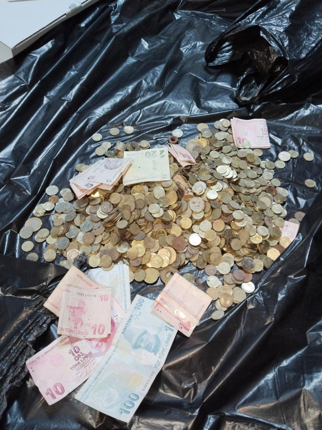 Dilencinin üzerinden çıkan parayı gören gözlerine inanamadı - Resim: 3