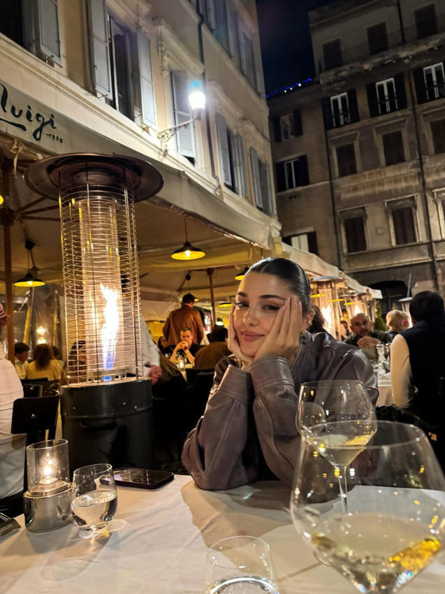 Hakan Sabancı ile Hande Erçel'in ''lüks konseptli'' aşk ilanı olay oldu - Resim: 2