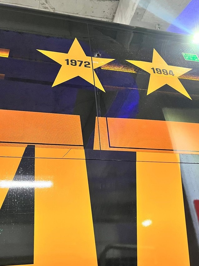 Galatasaray'ın 5 yıldızlı takım otobüsüne taşlı saldırı - Resim: 2