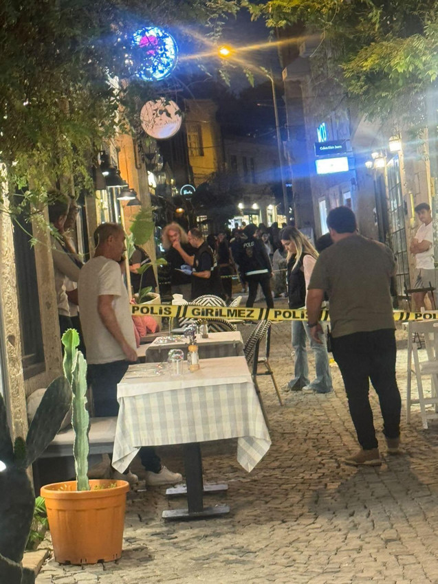 Ünlü iş insanı Çeşme'de restoranda silahlı saldırıya uğradı: O anlar kamerada - Resim: 1