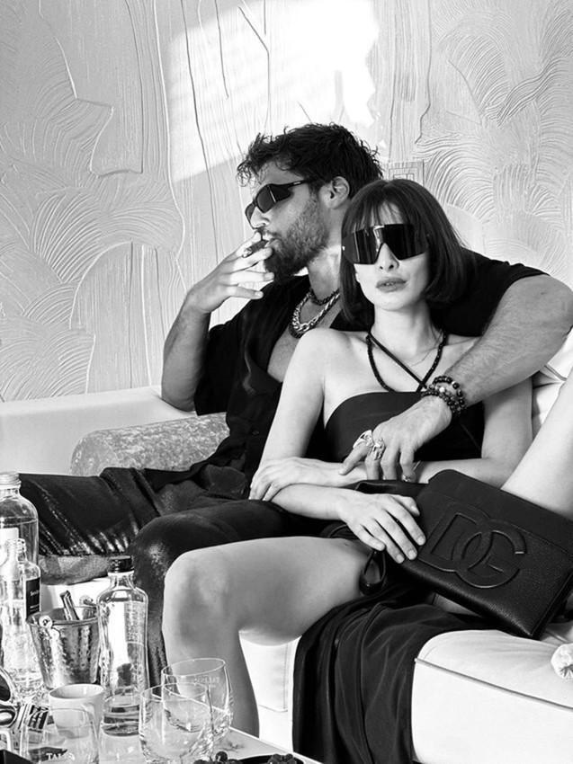 Tatil pozları olay oldu: Can Yaman, DJ sevgilisi Sara Bluma'yı sırtında taşıdı - Resim: 2