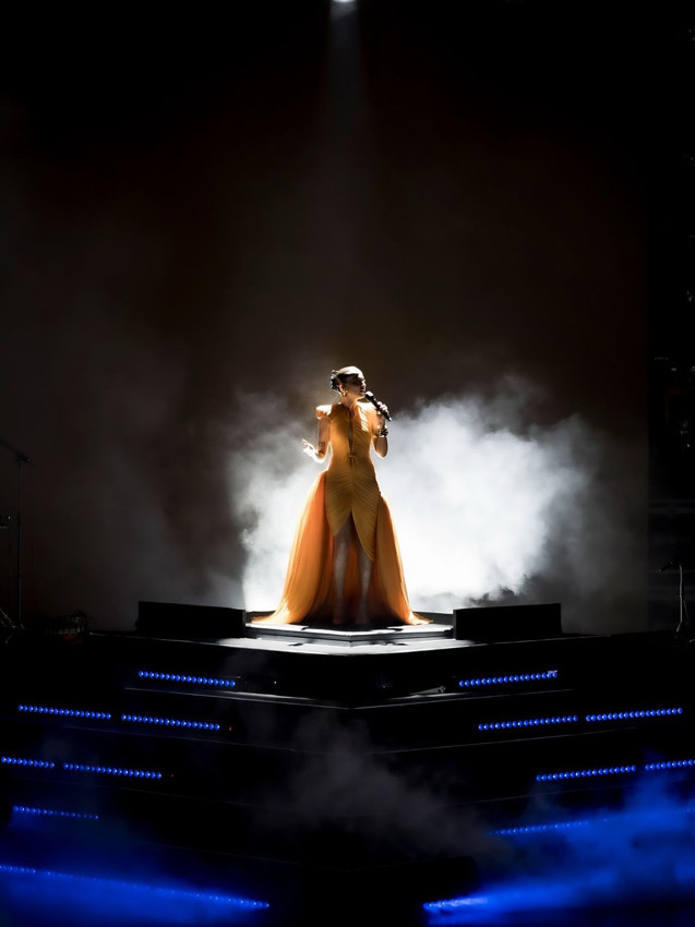 Melike Şahin kötü haberi konser sırasında verdi - Resim: 1
