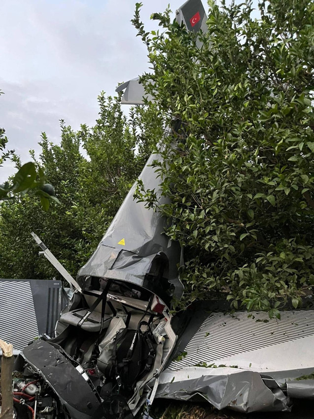 Adana'da düşen eğitim uçağı, evlilik teklifinden sonra irtifa kaybetmiş; o anlar kamerada - Resim: 1