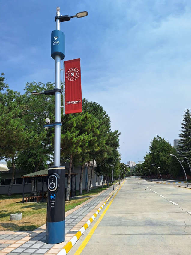 Sokak aydınlatmaları hem şarj istasyonu hem de internet noktası oluyor - Resim: 1