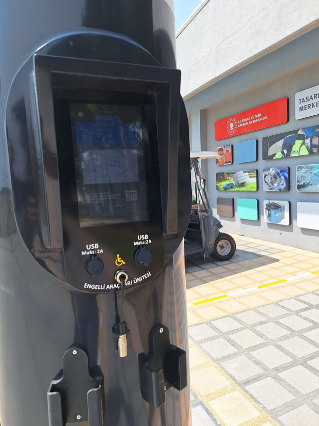 Sokak aydınlatmaları hem şarj istasyonu hem de internet noktası oluyor - Resim: 3