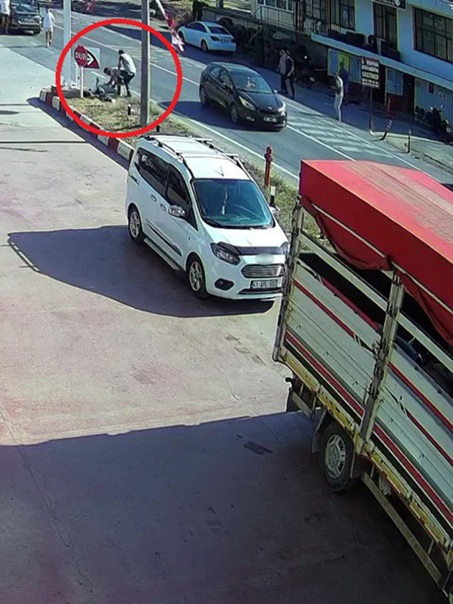 Alkollü sürücünün çarptığı yayanın mucizevi kurtuluşu kamerada - Resim: 3