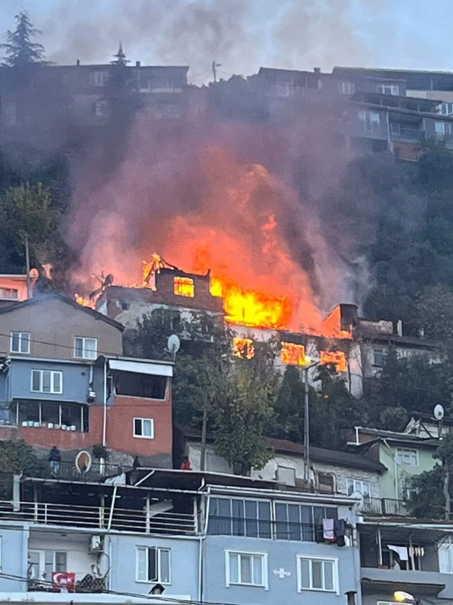 Bursa'da kabus gecesi: 4 ev birden yandı, 1 kişi yaşamını yitirdi - Resim: 2