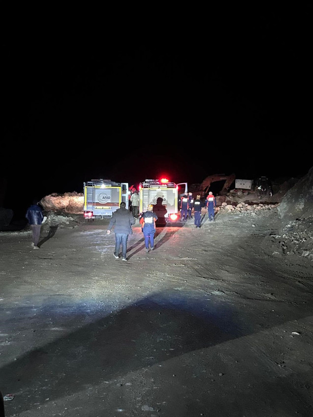 Maden ocağında göçük! 1 işçi enkaz altında kaldı - Resim: 3