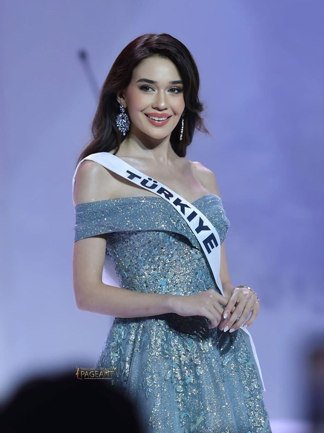 Eski Dünya Güzelimiz Azra Akın'dan Miss Universe'te ilk 30'a giremeyen Ceren Arslan'a destek... - Resim: 3