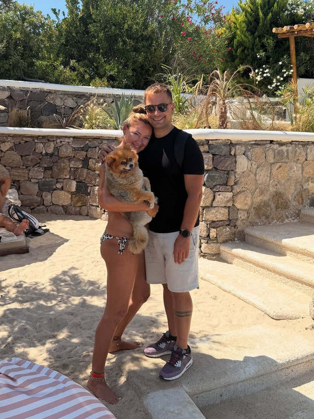 Pınar Altuğ hayranlarını 34 yıl önceye götürdü, gören ünlü ismi tanıyamadı! - Resim: 2